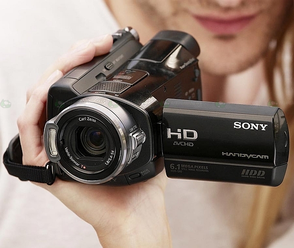 Камкордер Sony вмещает 100 Гбайт видео