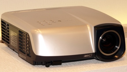 «Тихий» LVP-HC6000 3LCD проектор от Mitsubishi.