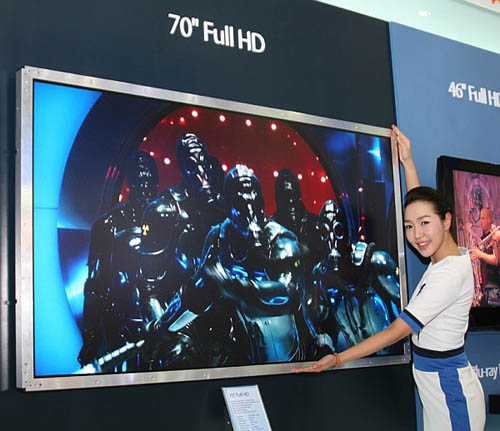 Samsung выпустил в продажу самый большой на сегодня LCD Full HD телевизор.