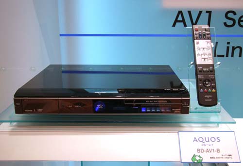 Компания Sharp представила новый пишущий Blu-Ray-рекордер с 1ТБ на борту. Компания Sharp представила новый пишущий Blu-Ray-рекордер с 1ТБ на борту.