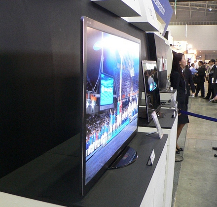 Samsung представил самый большой OLED-дисплей Samsung представил самый большой OLED-дисплей
