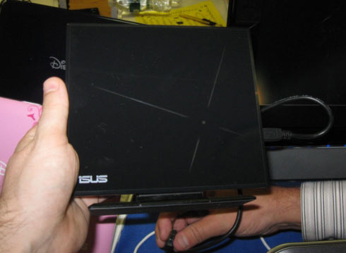 Утончённая Blu-ray «писалка» от ASUS. Утончённая Blu-ray «писалка» от ASUS.