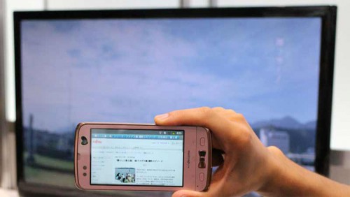 Fujitsu передает информацию с экрана телевизора на смартфон
