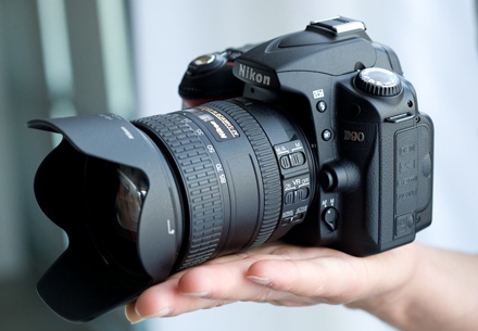 Новая зеркальная камера Nikon умеет снимать HD-видео Новая зеркальная камера Nikon умеет снимать HD-видео