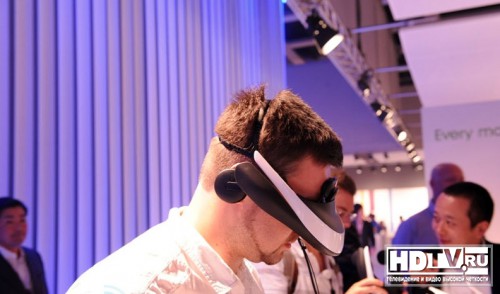    3D  Sony HMZ-T1