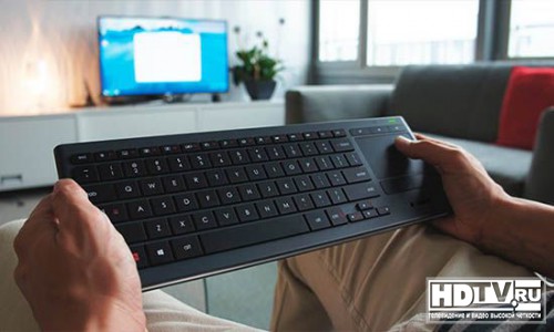 Logitech K830:   Smart TV   